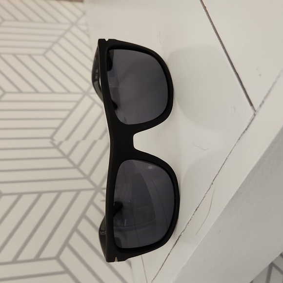 Foster Grant Men's Black POLARIZED Sunglasses - Picture 1 of 10